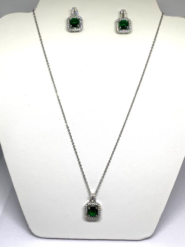 Daisy Gemstone Necklace UK