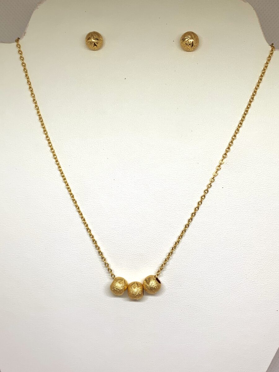 Zeenat Golden Trio Necklace
